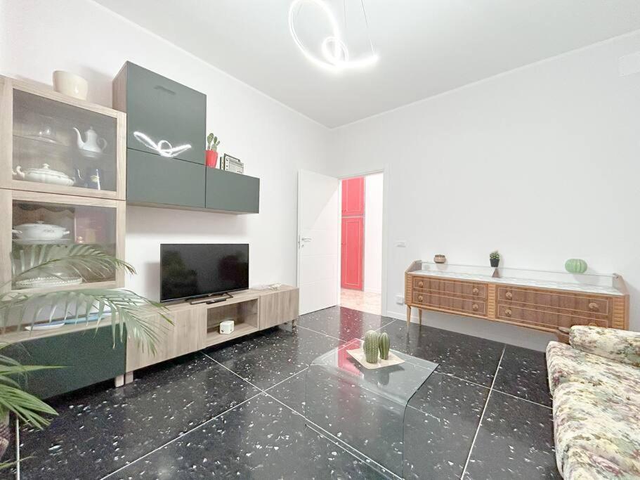 Free Parking - Elegante Casa Con Wifi -Smarttv Apartment Savona Luaran gambar