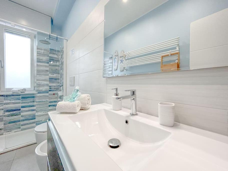 Free Parking - Elegante Casa Con Wifi -Smarttv Apartment Savona Luaran gambar