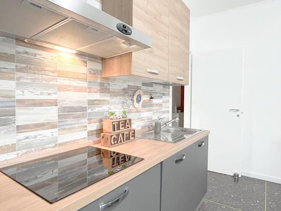 Free Parking - Elegante Casa Con Wifi -Smarttv Apartment Savona Luaran gambar