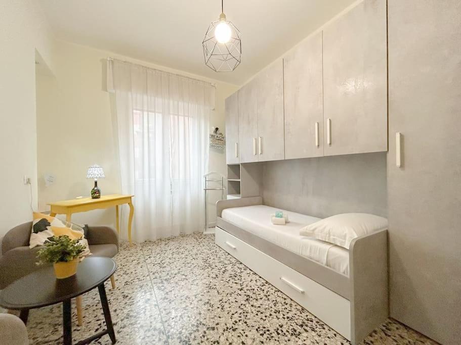 Free Parking - Elegante Casa Con Wifi -Smarttv Apartment Savona Luaran gambar