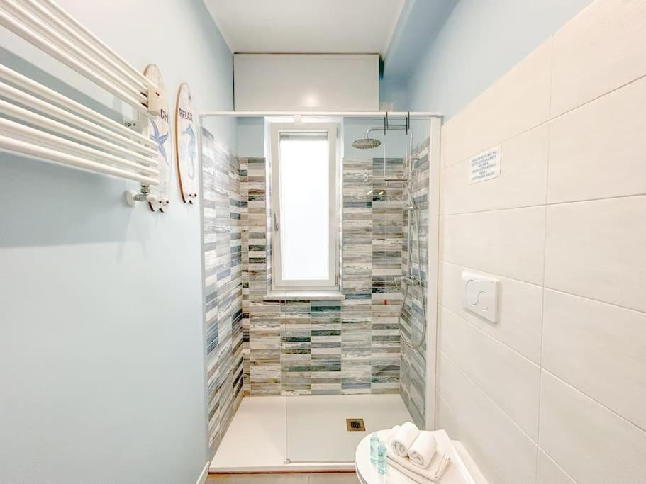 Free Parking - Elegante Casa Con Wifi -Smarttv Apartment Savona Luaran gambar